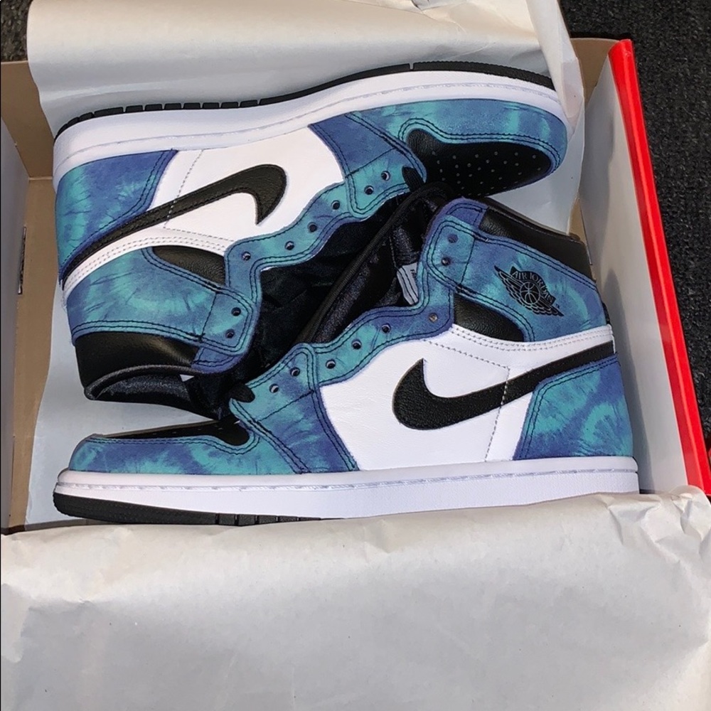 Brand new Jordan 1 retro tie dye - Picture 5 of 8